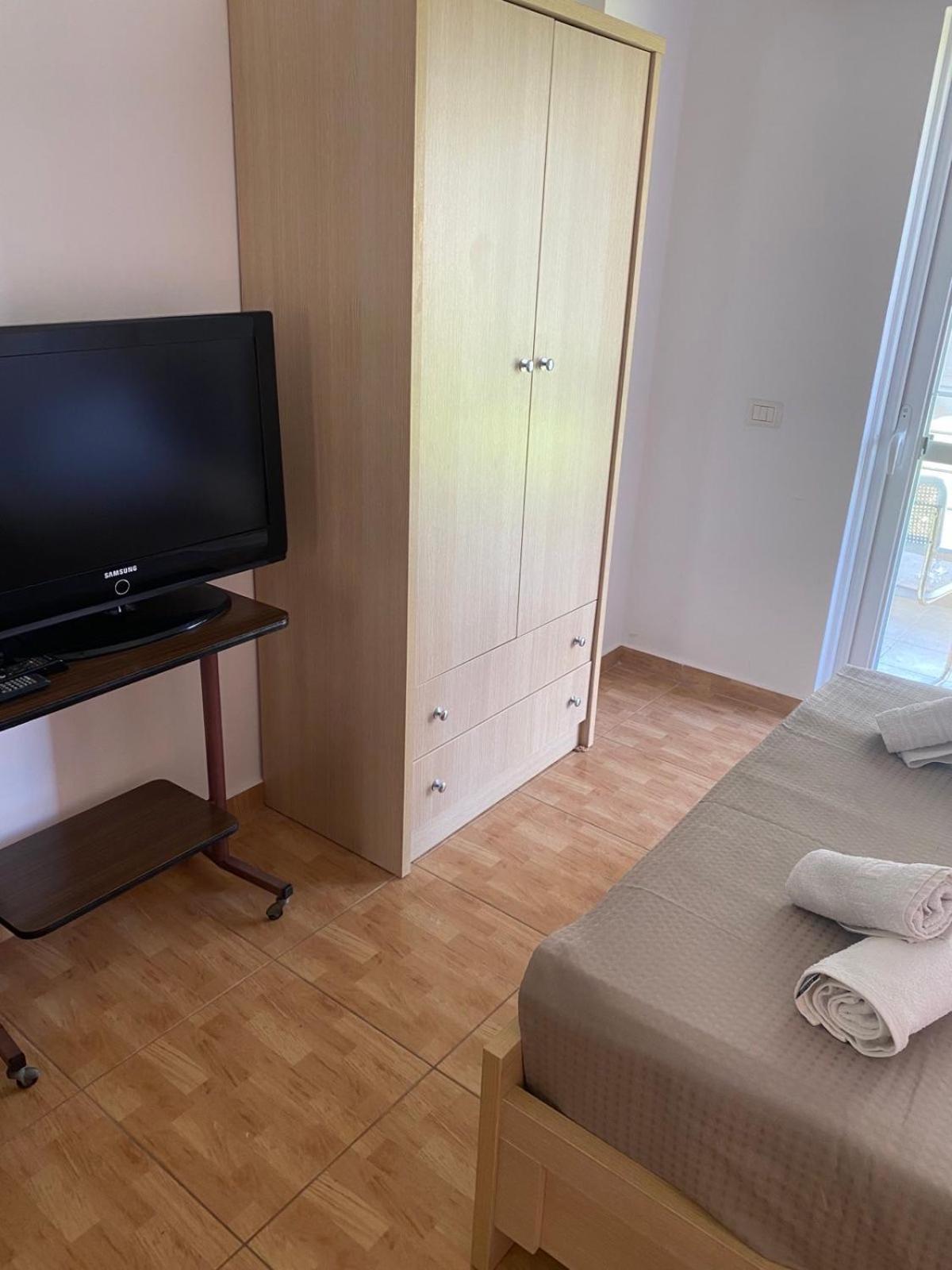 Ilias Family Rooms Himarë Dış mekan fotoğraf