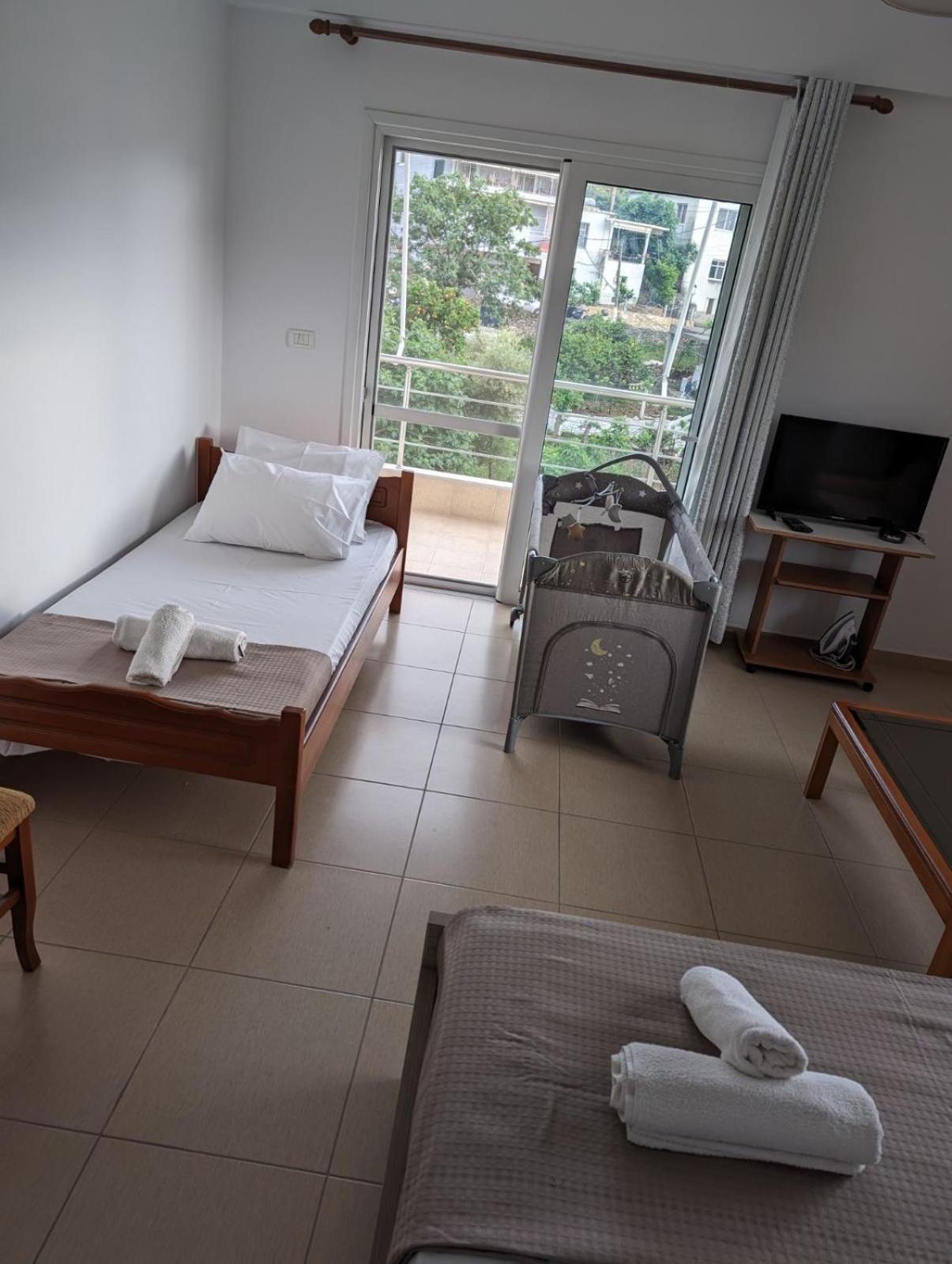 Ilias Family Rooms Himarë Dış mekan fotoğraf